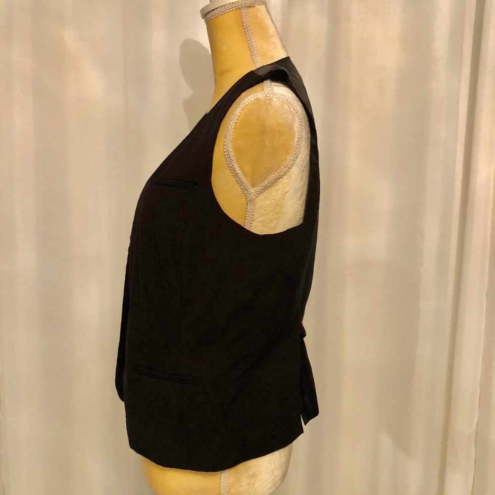 VEST - Picture 4 of 8